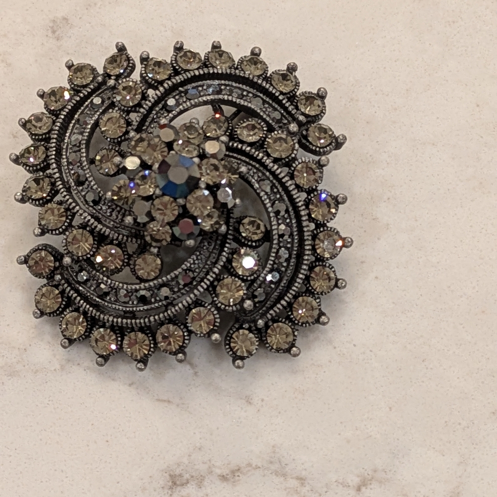 Vintage 2004s Florenza Large Stunning Rhinestone Brooch